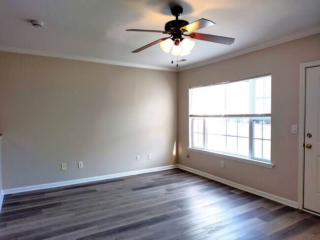 Building Photo - Cozy, 2 story, 2 bedroom, 2.5 bath Townhome Located in the Melrose Community!