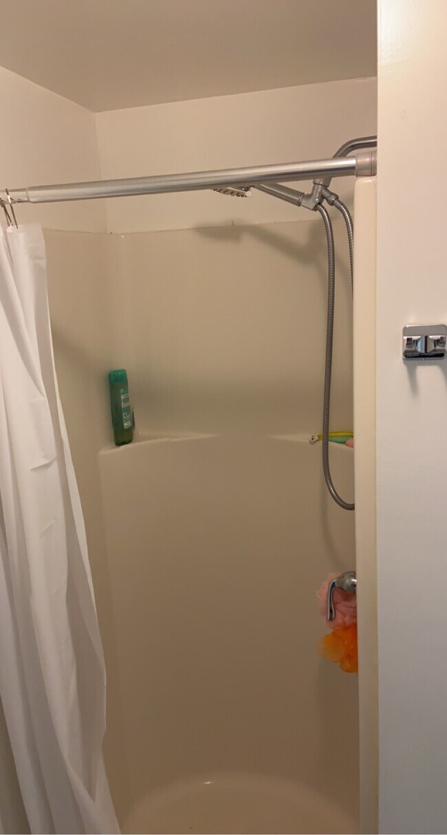 Stand up Shower - 16208 E Kingside Dr