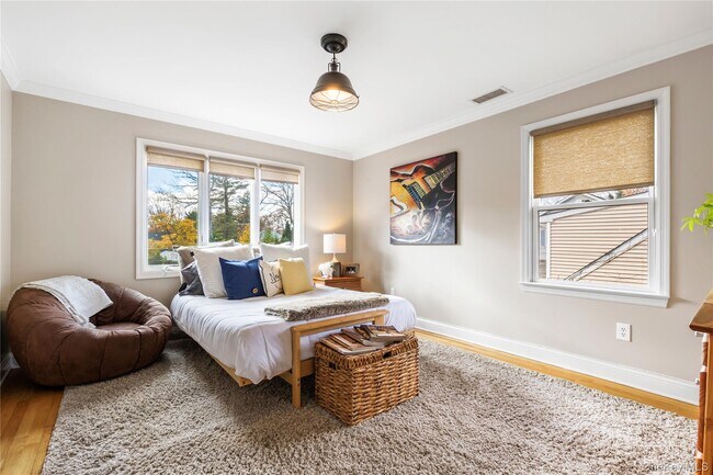 Building Photo - 2 Goldwin St