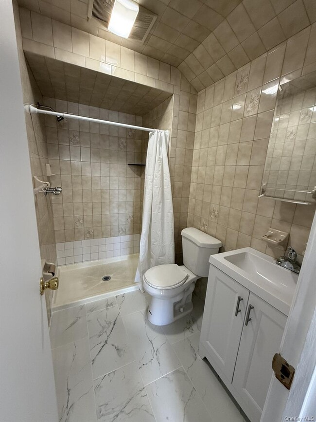 Building Photo - 355 Bayville Ave