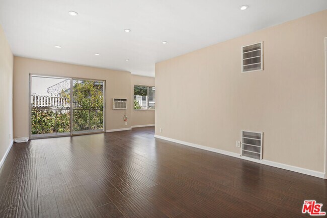 Building Photo - 5961 Chula Vista Way