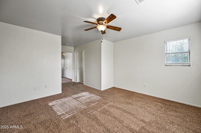 Building Photo - 1528 S Roadrunner Dr