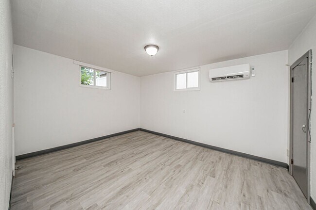 Building Photo - 411 W 5th St