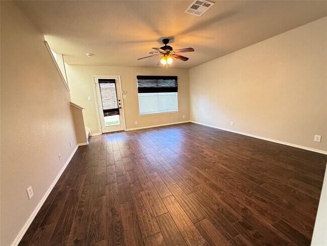 Building Photo - 520 Rolling Oak Dr