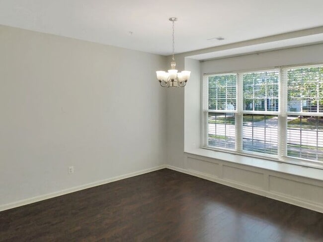 Building Photo - 23134 Lilac St