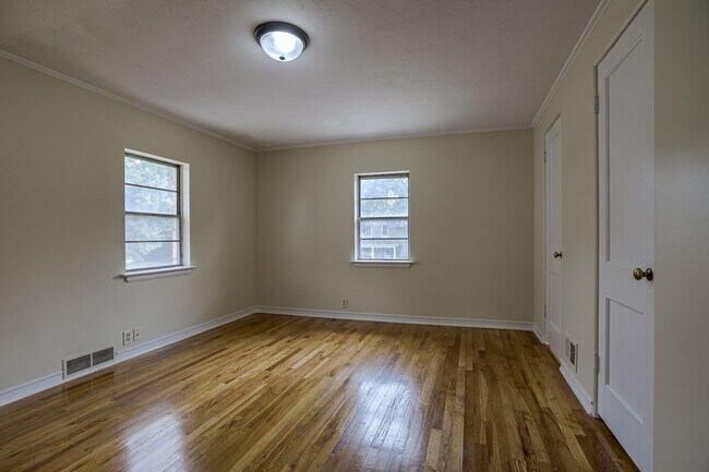 Building Photo - 2030/2034 South St