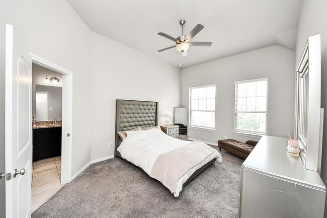 Building Photo - 2518 Terrace Point Dr