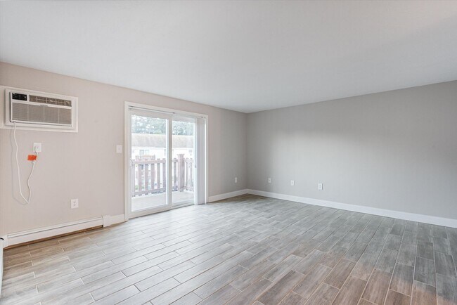 Building Photo - 205 Circle Rd