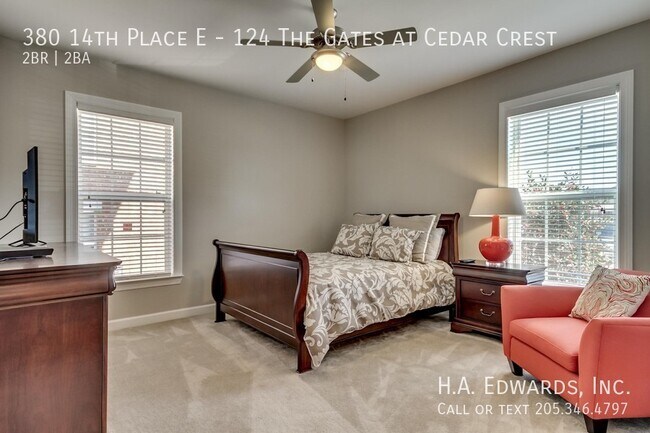 Building Photo - 380 14th Pl E