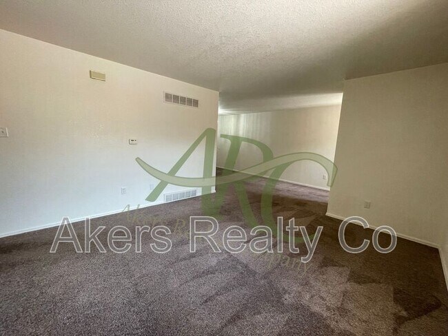 Building Photo - 2730 Poplar St