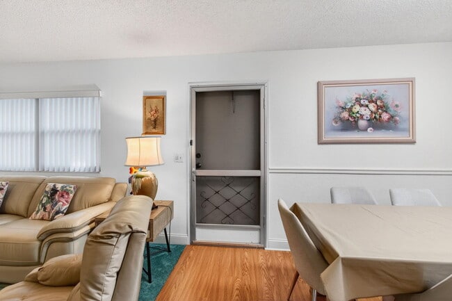 Building Photo - 213 Waterford Cresent