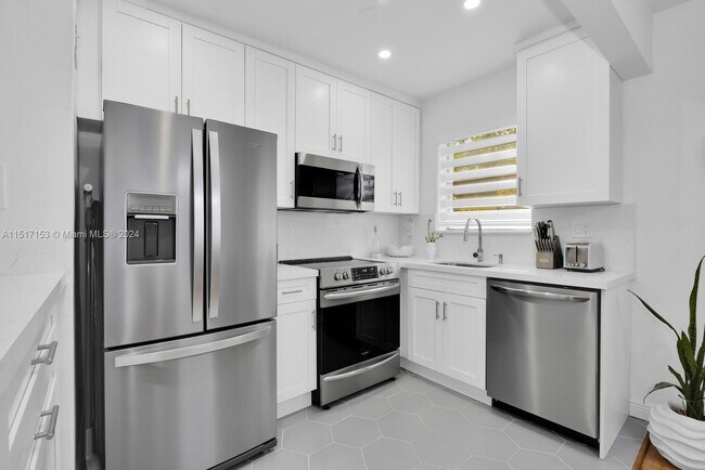 Building Photo - 7910 SW 55th Ave
