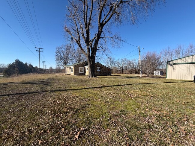 Building Photo - 2 Bed/1 bath House on 2 Acres!