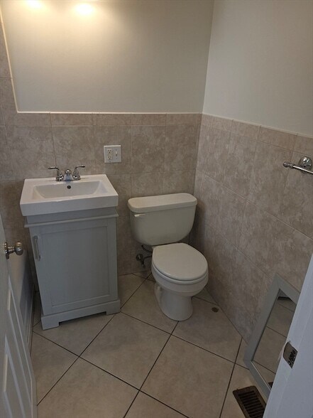 Building Photo - 68 Nahant Ave