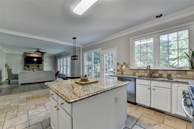 Building Photo - 355 Gaines Oak Way
