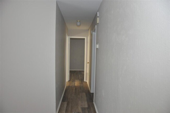 Building Photo - 10810 Topperwein Dr