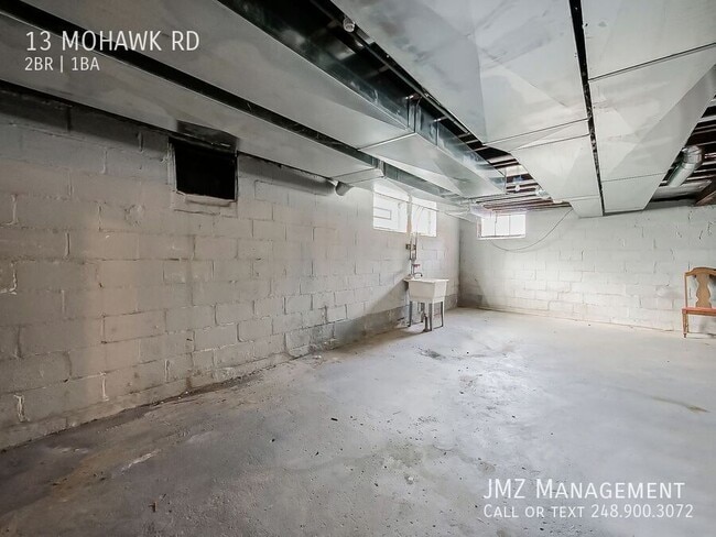 Building Photo - 13 Mohawk Rd