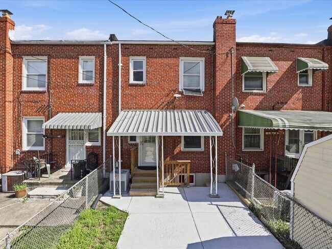 Building Photo - 738 Yale Ave