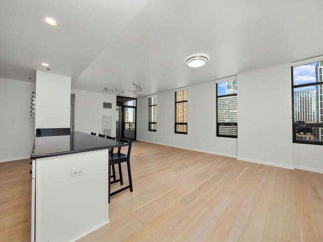 Building Photo - 1255 S State St