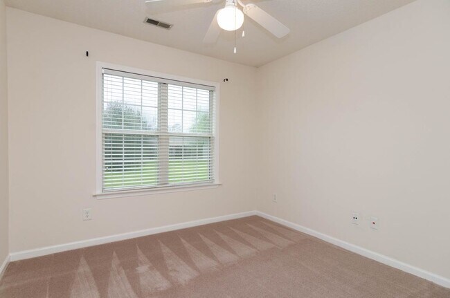 Building Photo - 7511 Old Oak Rd