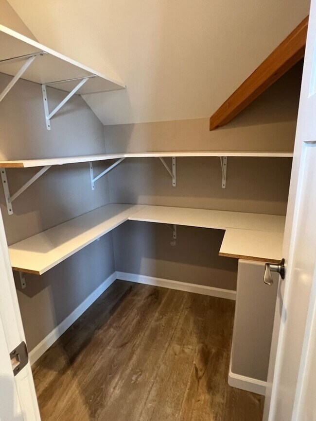 Building Photo - 215 W Whitman St