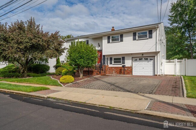 Building Photo - 62 Pinho Ave