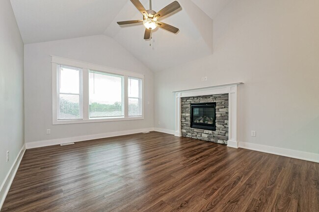 Building Photo - NEW PRICE!!!  Don't miss out.