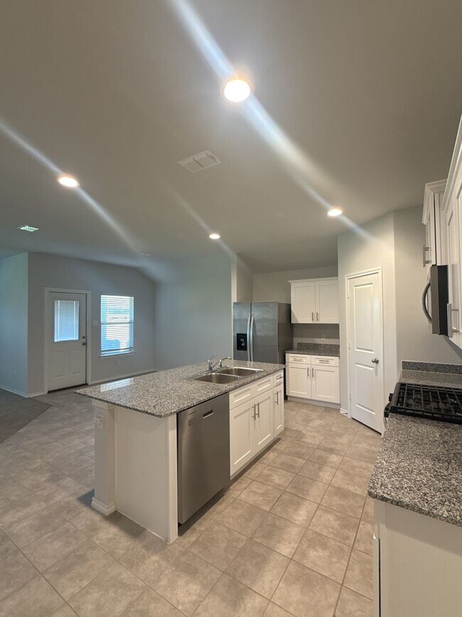 Building Photo - 4 bedroom home in Springtown, Texas