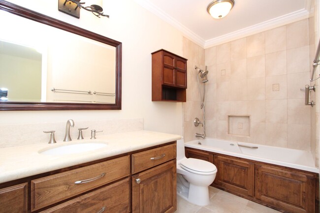 Building Photo - Two-Story 3-Bedroom Condo in Redlands!