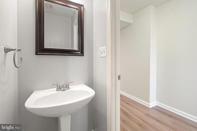 Building Photo - 8220 Ramseur Pl