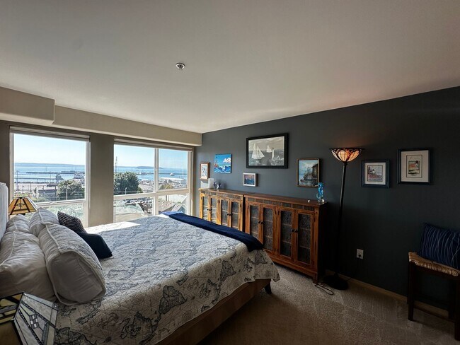 Building Photo - Fully Furnished Downtown Everett Condo wit...