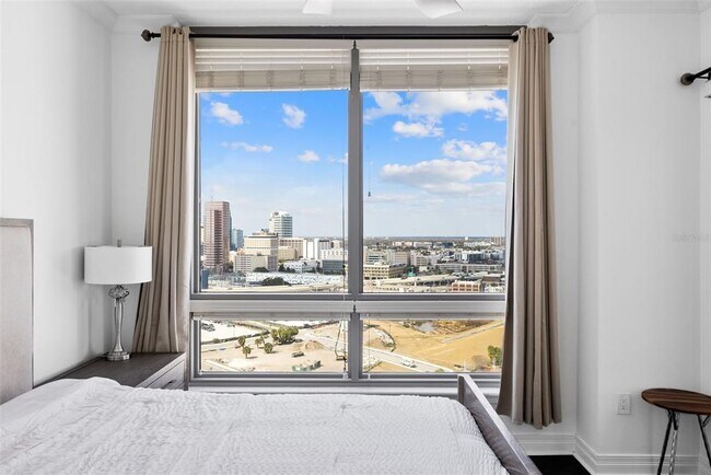 Building Photo - 1209 E Cumberland Ave