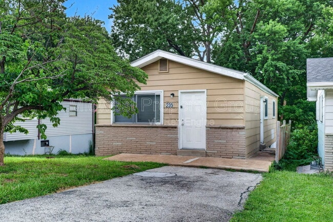 Building Photo - 235 Flora Dr
