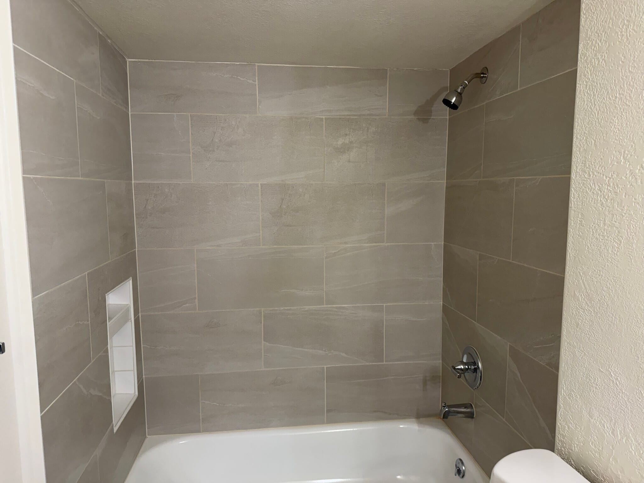 Building Photo - 919 Snow