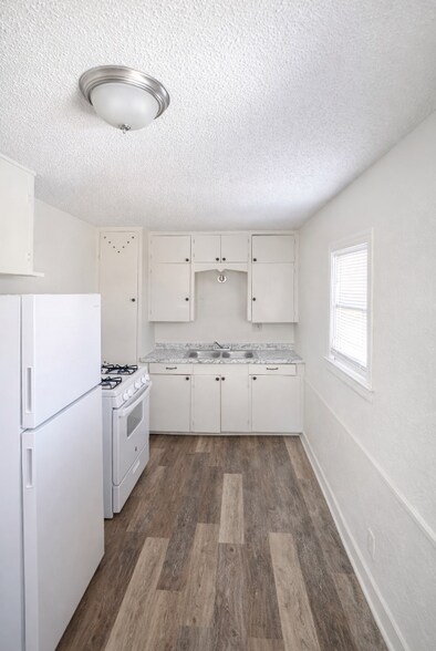 Building Photo - 300 Delmar Ct