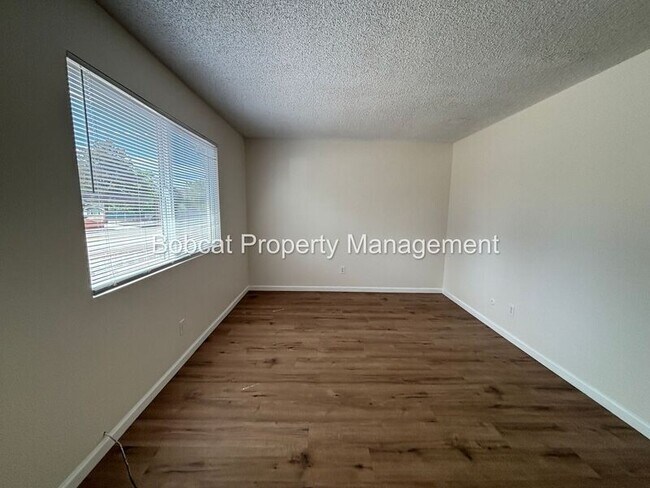 Building Photo - 1501 N Edmonds Dr