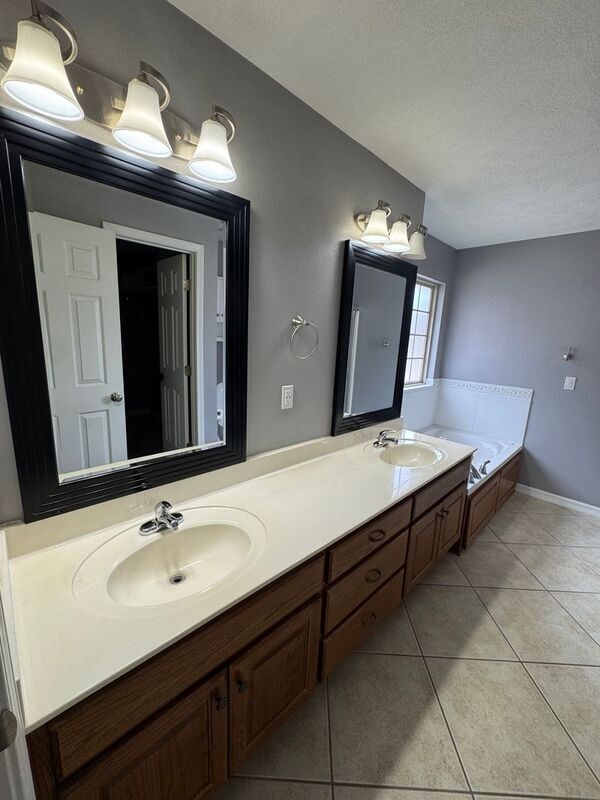 Building Photo - 5545 S Michigan Ave