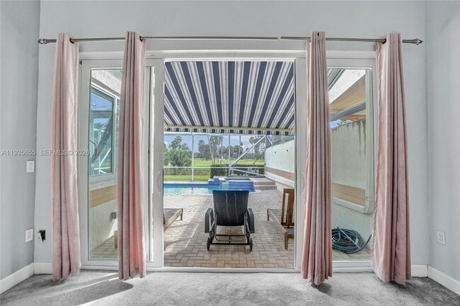 Building Photo - 652 W Palm Aire Dr