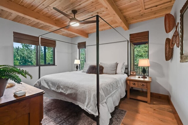 Building Photo - 18 Spur Dr