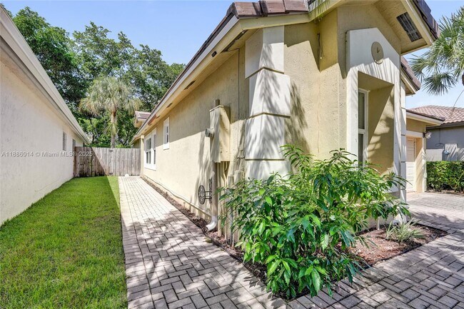 Building Photo - 4161 Sapphire Terrace