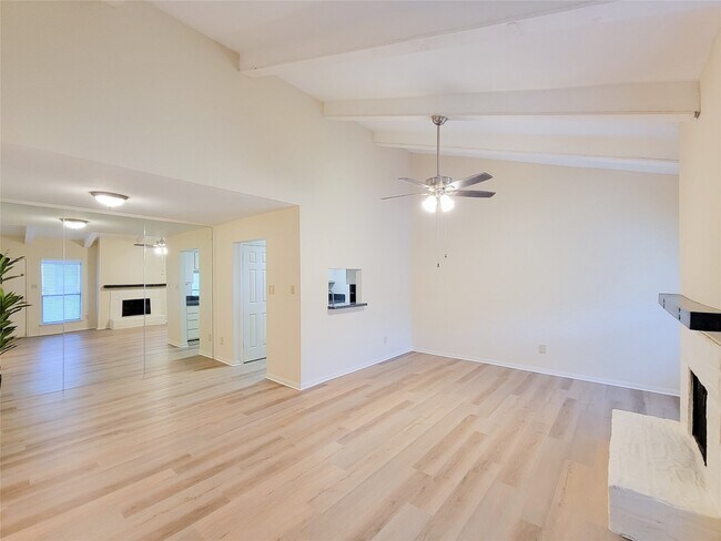 Building Photo - 5711 Sugar Hill Dr