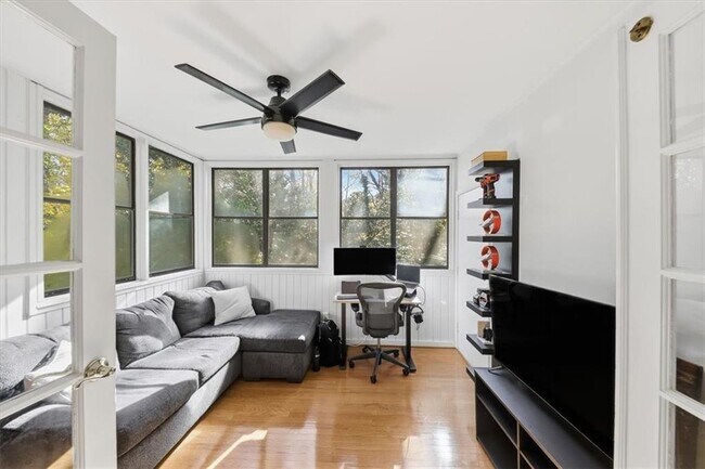 Building Photo - 133 Woodmere Square NW