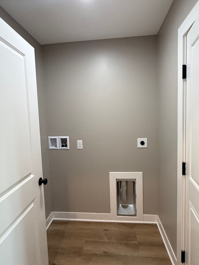Building Photo - Benton duplex