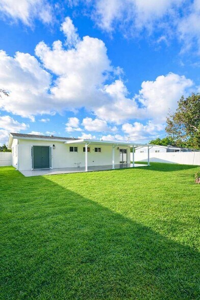 Building Photo - 1251 NE 211th Ter