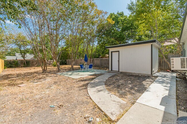 Building Photo - 207 W Hermine Blvd