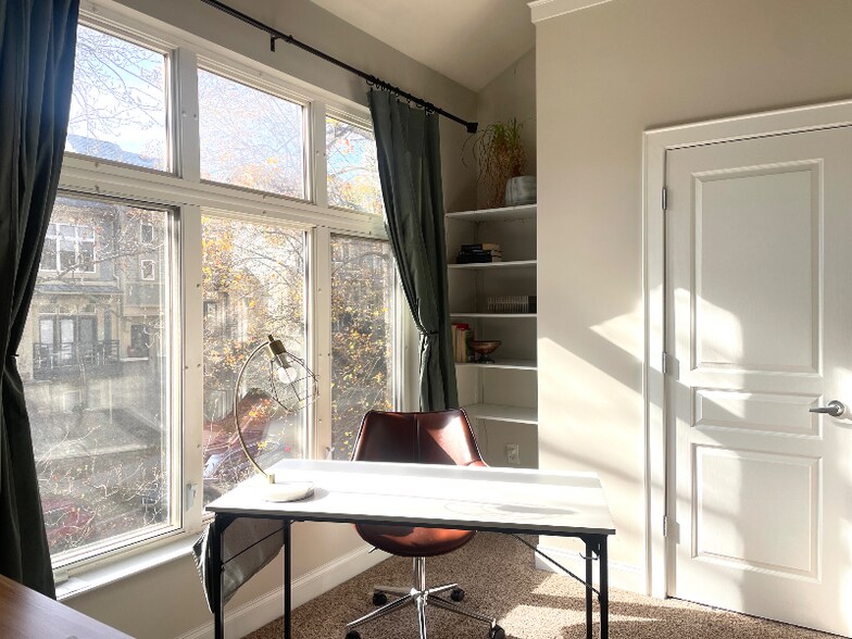 Building Photo - 914 Garden District Dr