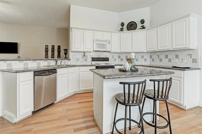 Building Photo - 907 Norfolk Dr