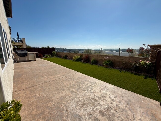 Building Photo - 874 Via La Venta