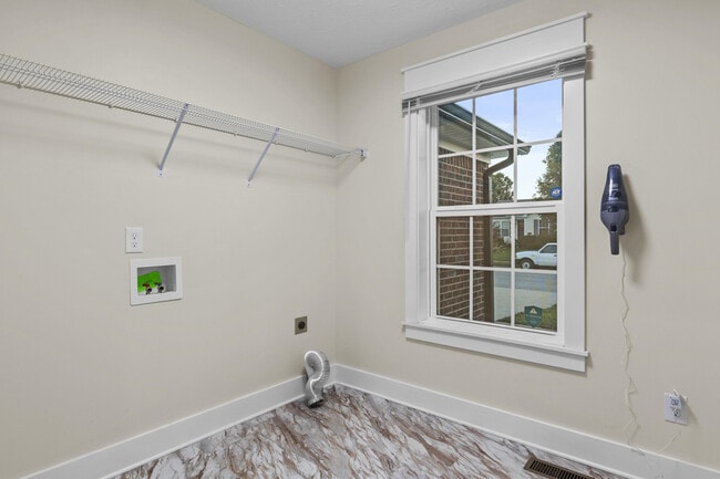 Building Photo - 240 Banyan Blvd