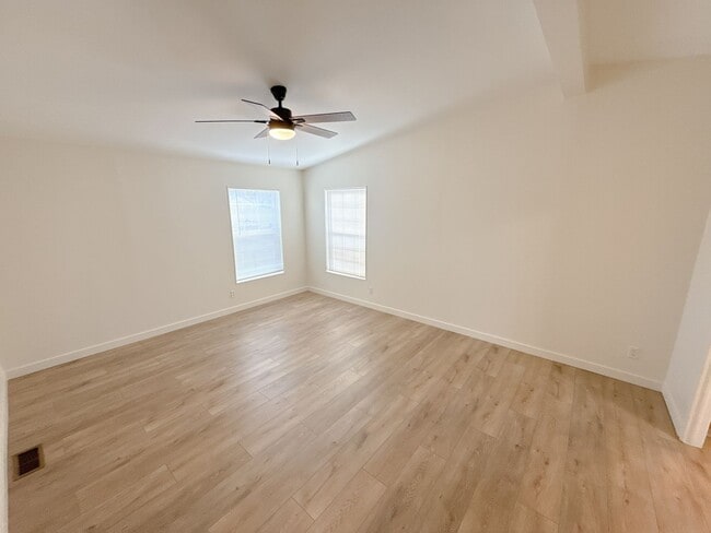 Building Photo - 3 Bedroom, 2 bath house